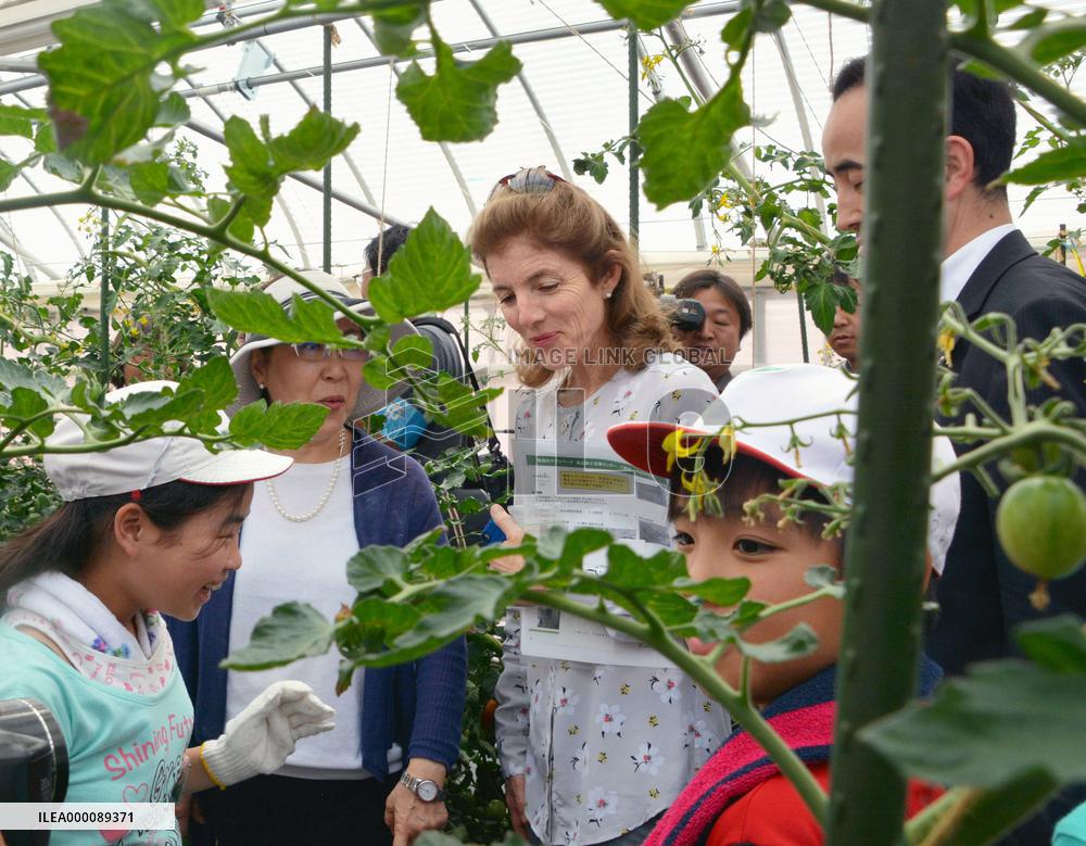 Kennedy picks tomatoes with children