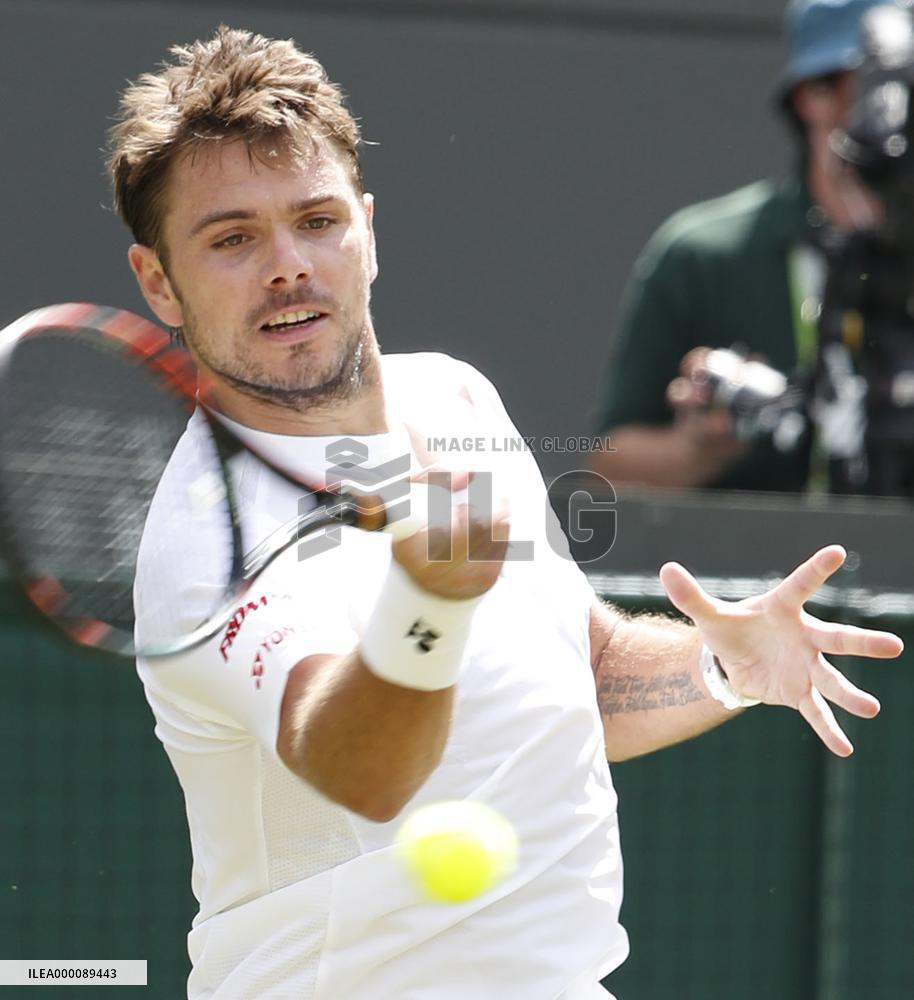 Wawrinka through to Wimbledon 2nd round
