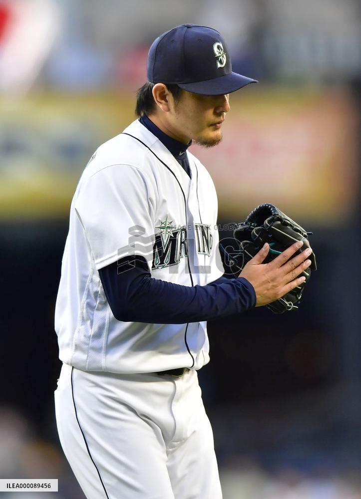 Baseball: Iwakuma gets 7th win as Mariners beat Pirates