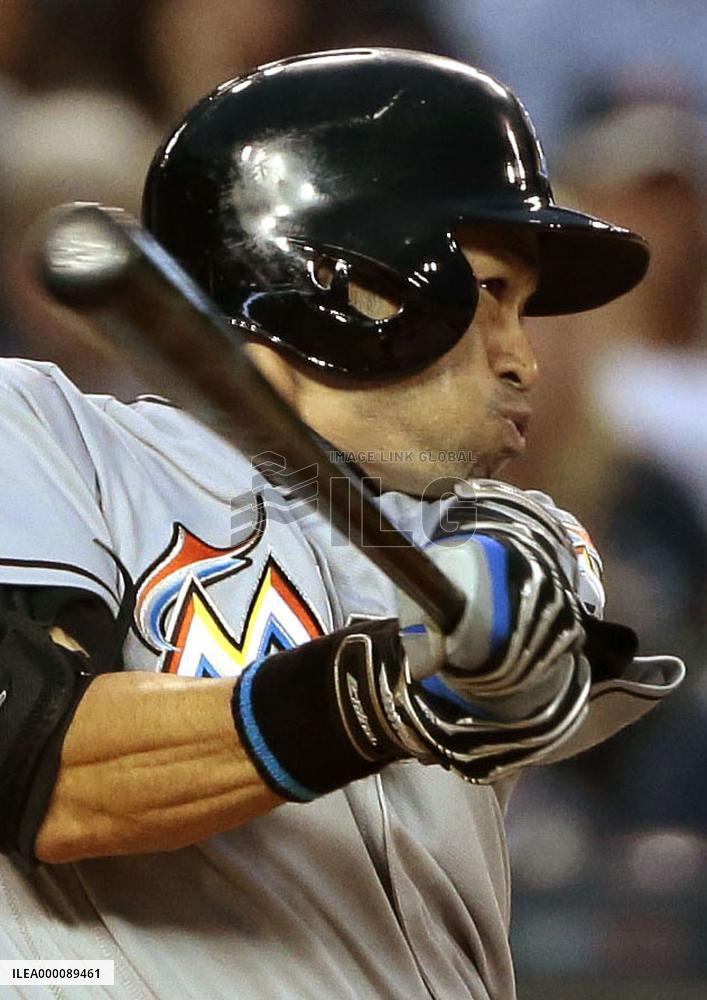 Ichiro moves closer to 3,000 hits in big leagues
