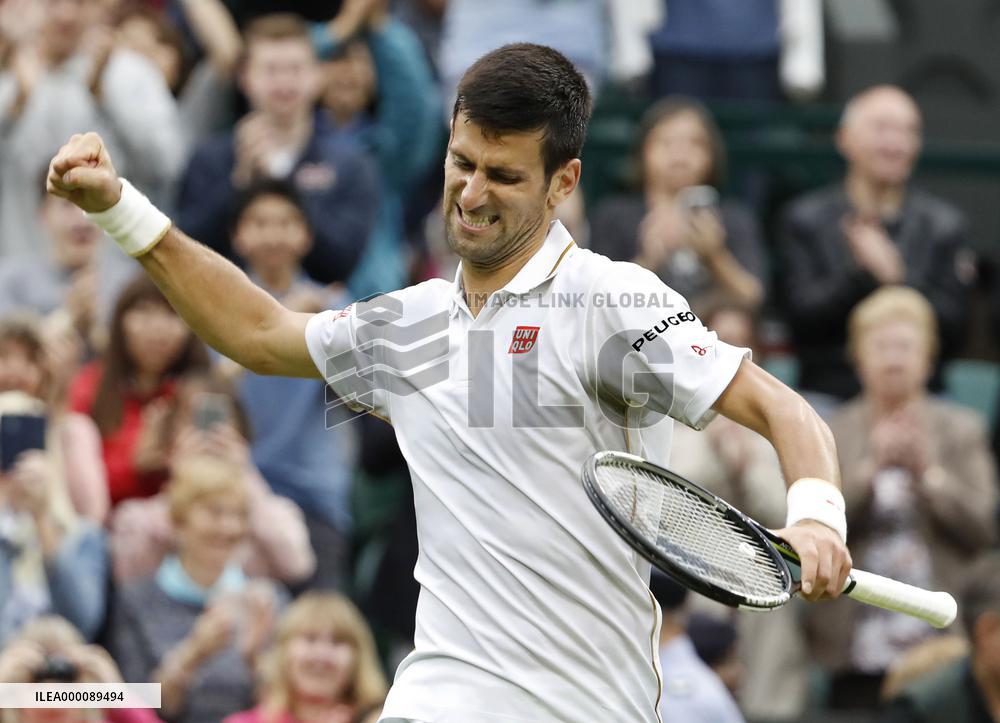 Djokovic moves into Wimbledon 3rd round