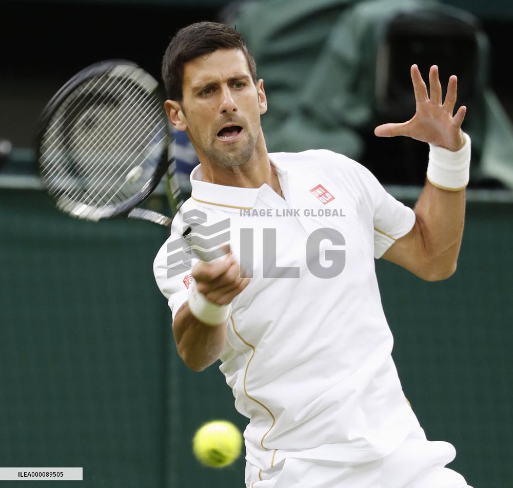 Djokovic moves into Wimbledon 3rd round
