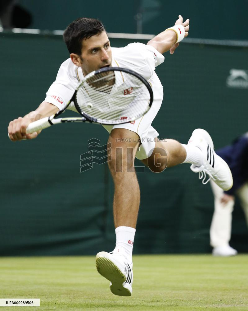 Djokovic moves into Wimbledon 3rd round