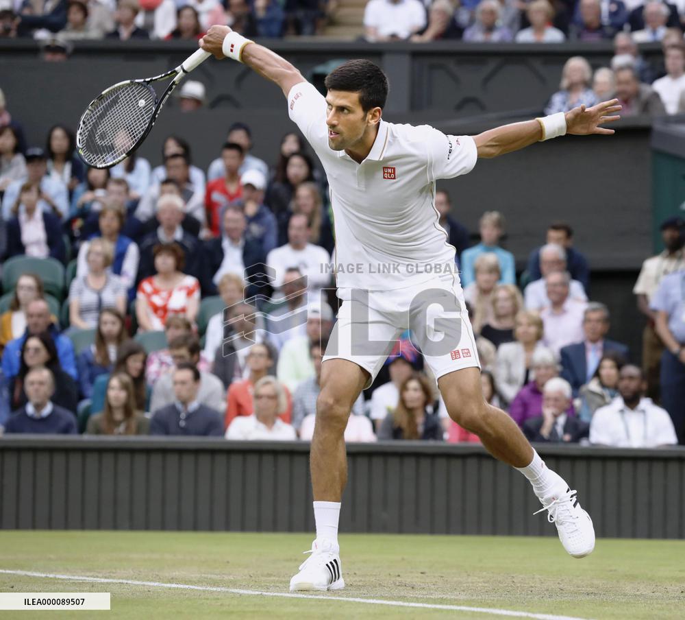 Djokovic moves into Wimbledon 3rd round