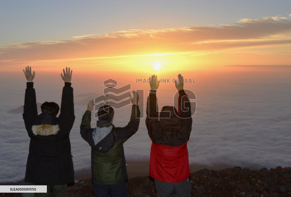 Mt. Fuji climbing season begins