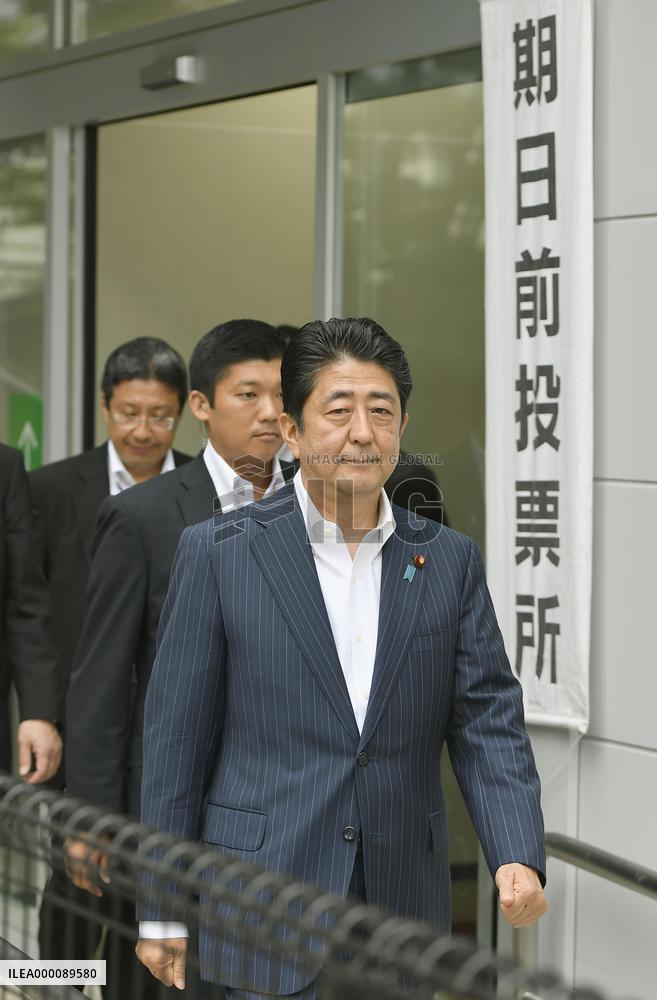 PM Abe casts absentee ballot for upper house election