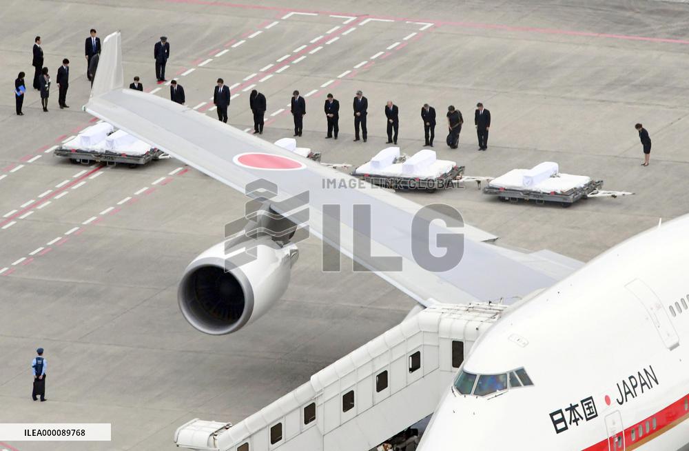 Bodies of Dhaka terrorist attack victims arrive in Japan