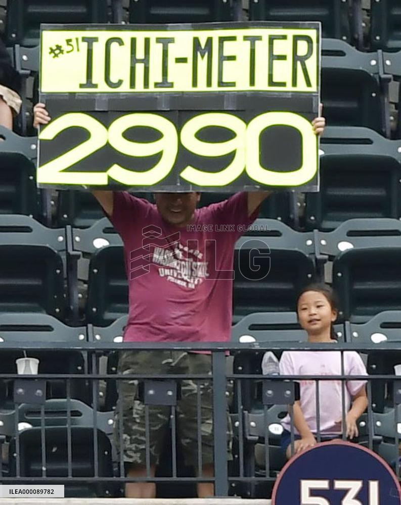 Baseball: Ichiro 10 hits away from 3,000