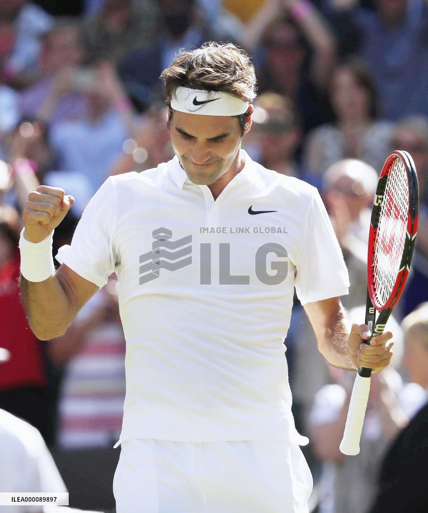 Tennis: Federer fights back to reach Wimbledon semis