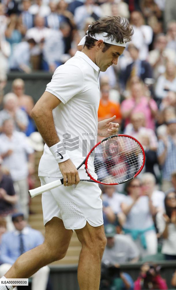 Federer defeated in Wimbledon semifinals