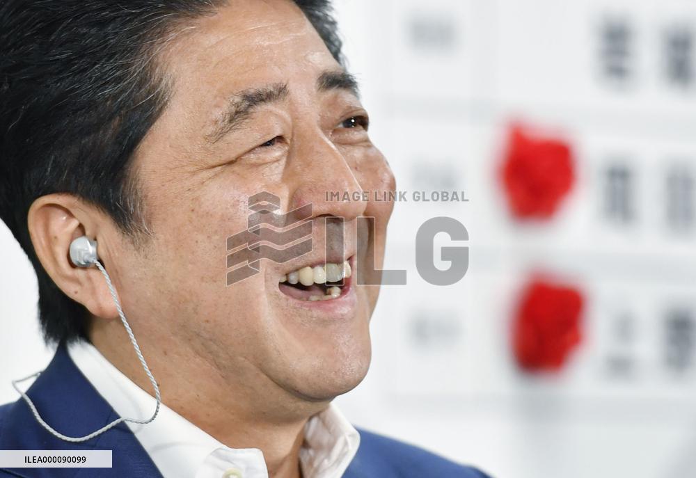 Gov't gained mandate for "Abenomics," sales tax hike delay: Abe