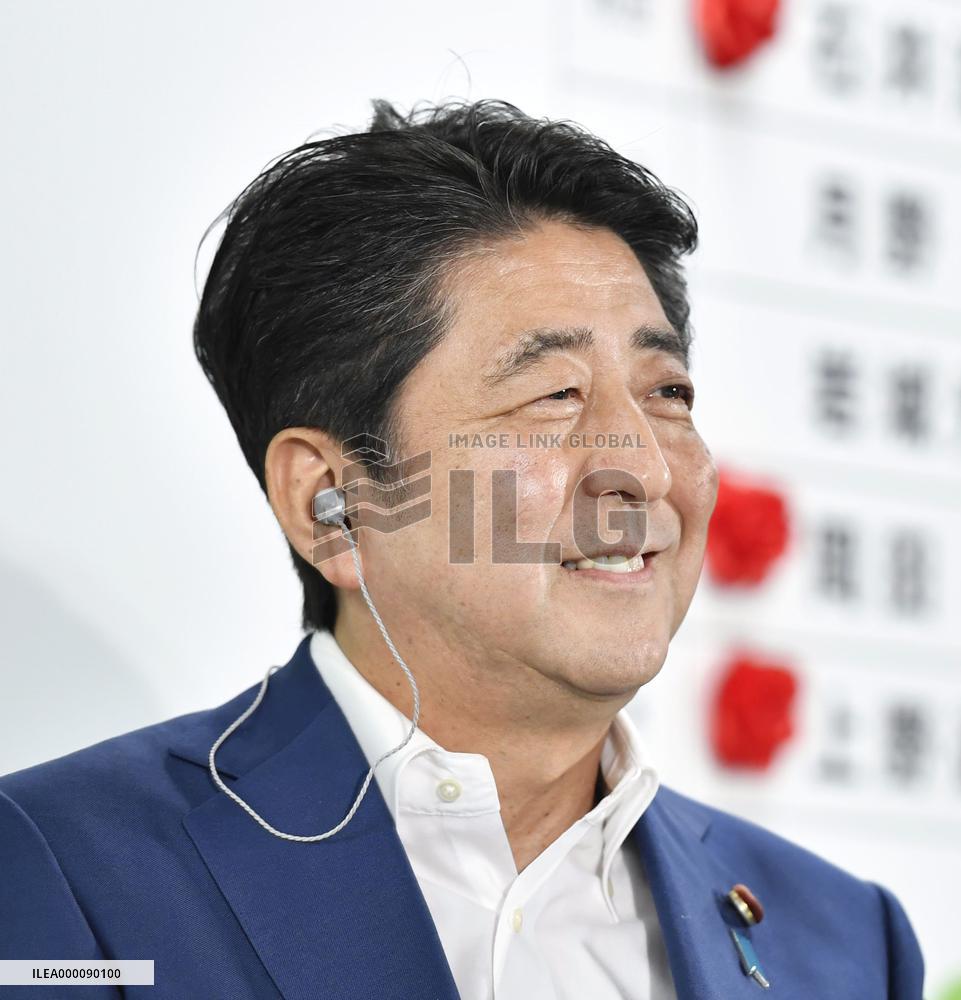 Gov't gained mandate for "Abenomics," sales tax hike delay: Abe