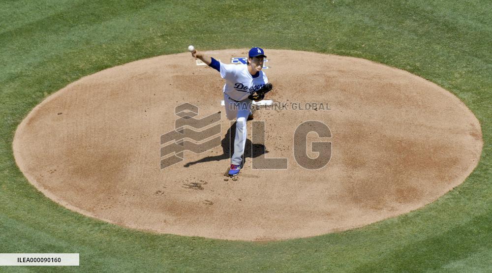 Maeda picks up 8th win as Dodgers beat Padres