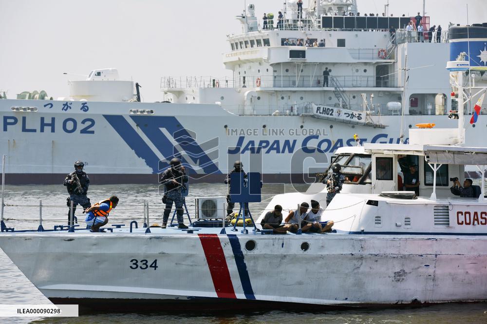 Japan, Filipino coast guards conduct joint anti-piracy training
