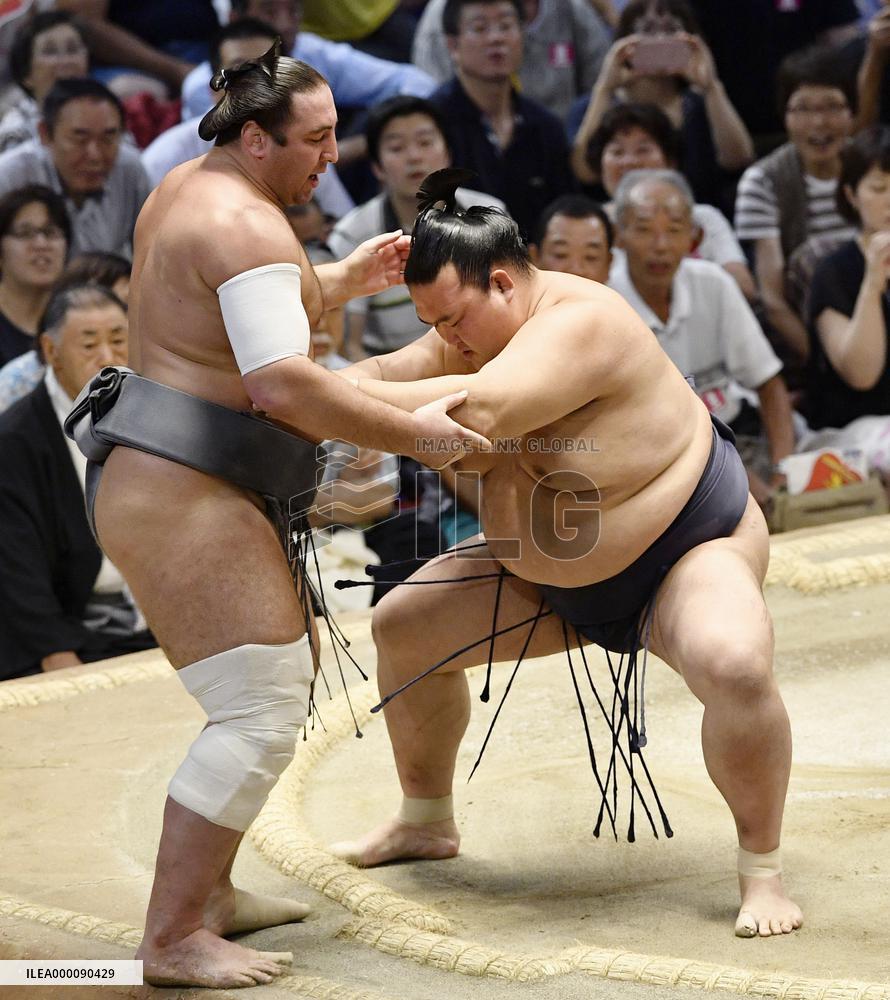 Sumo: Kisenosato stays on course for maiden title in Nagoya