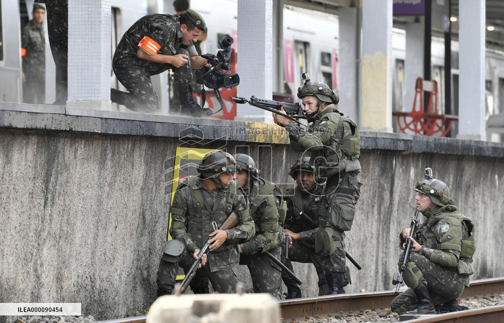 Soldiers, police conduct anti-terror drills in Rio de Janeiro