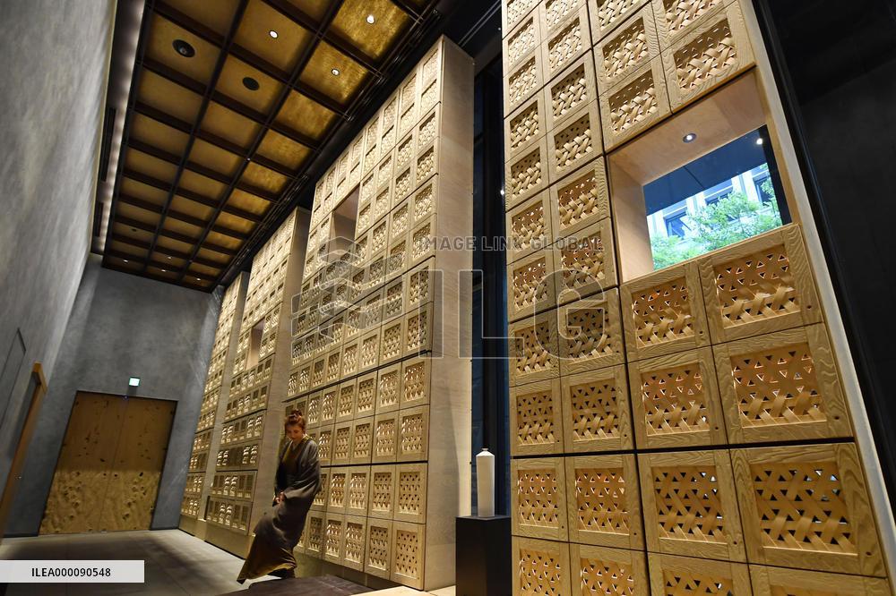 Hot spring inn opens in Tokyo business district