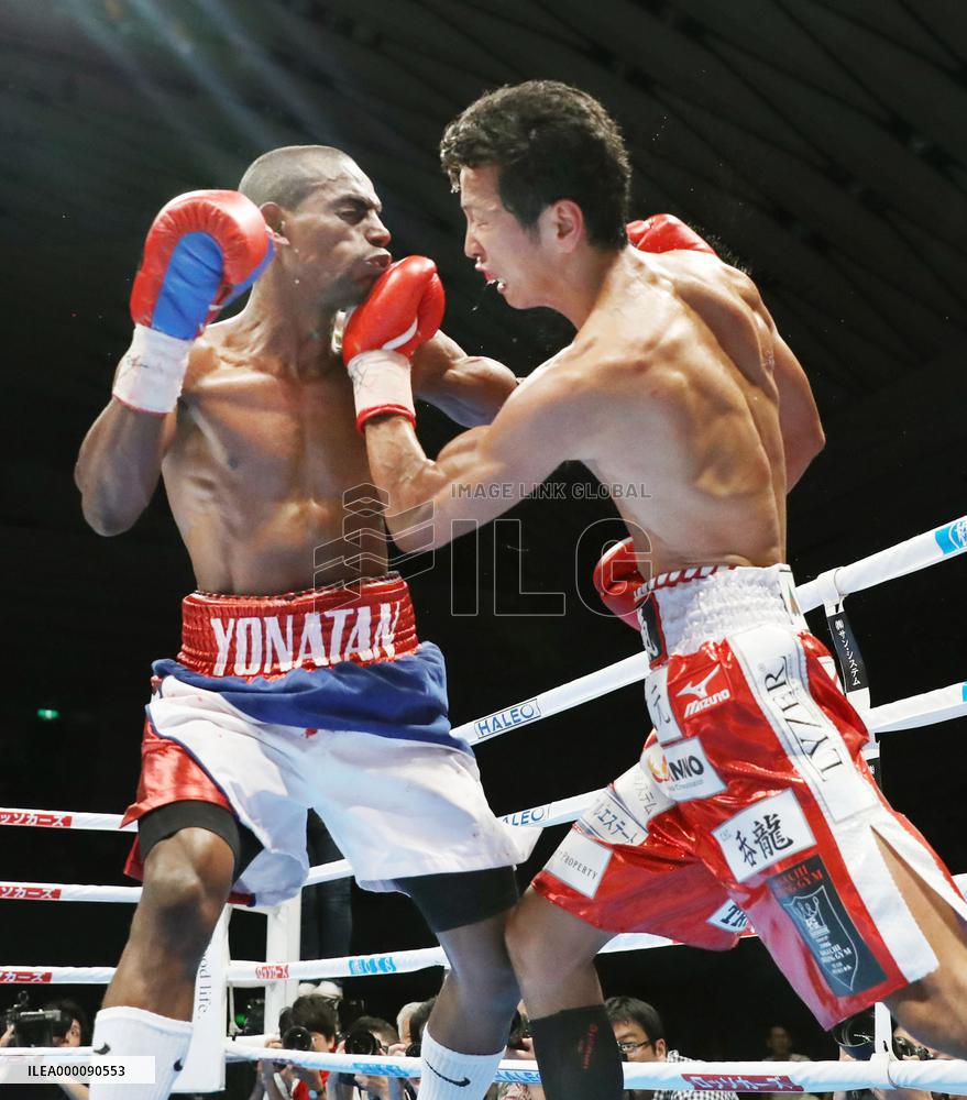 Japan's Wake beaten in first crack at world title