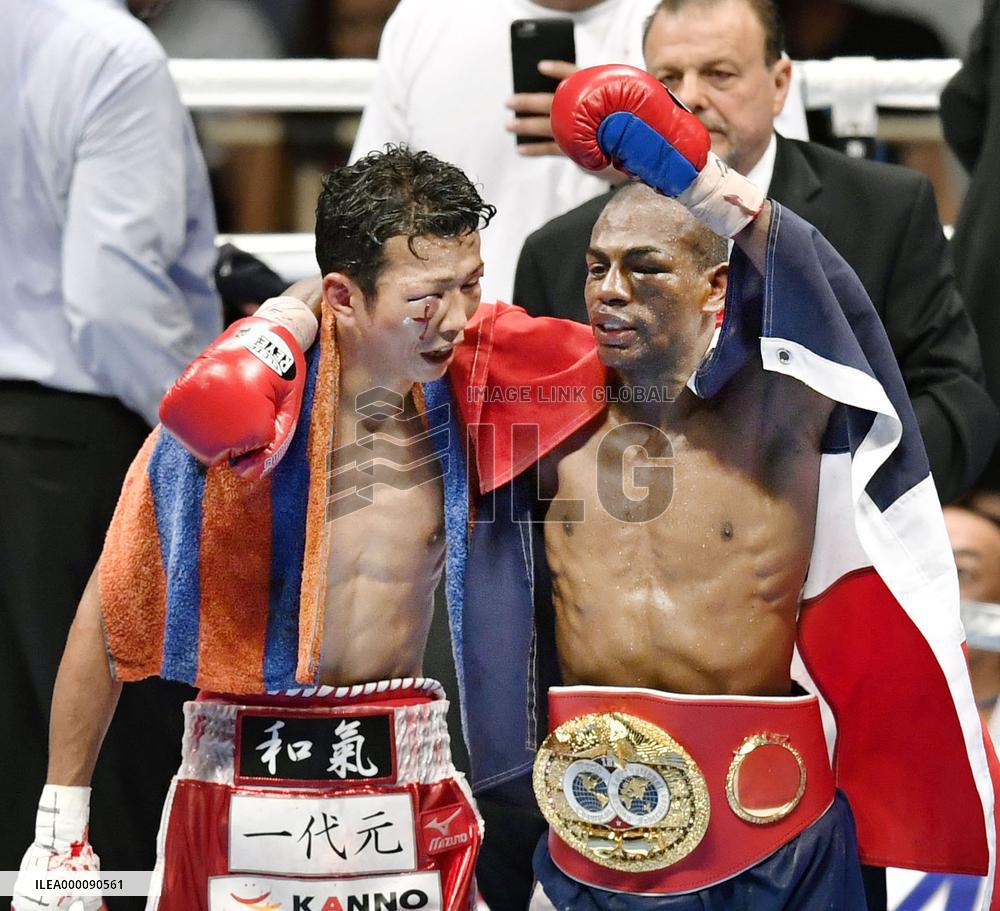 Wake beaten in first crack at world title