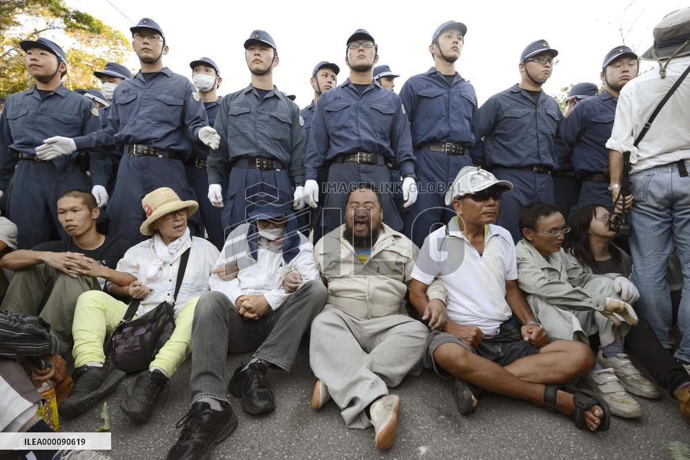 Construction of U.S. helipads resumes in Okinawa amid protests