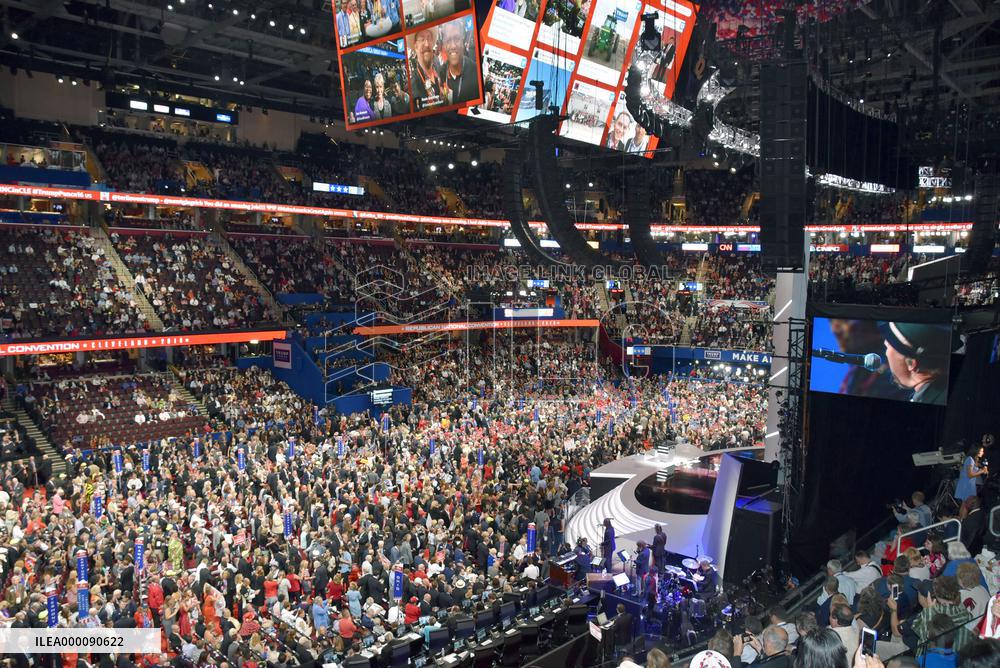 Trump accepts Republican nomination