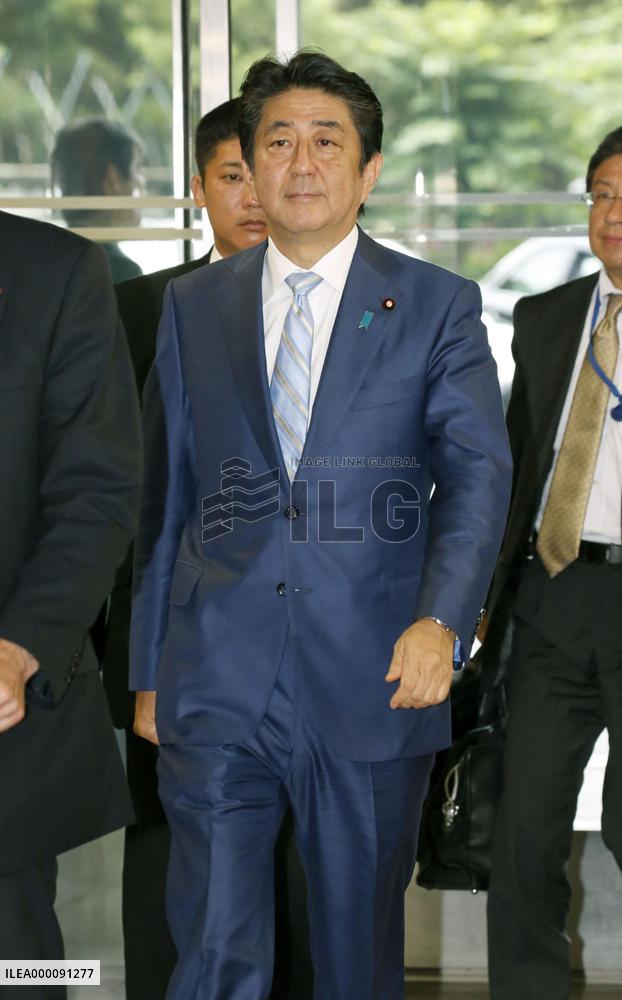 PM Abe arrives at LDP headquarters