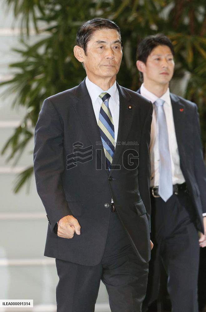 Abe reshuffles Cabinet