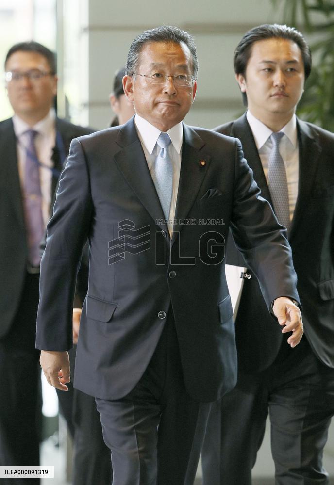 Abe reshuffles Cabinet