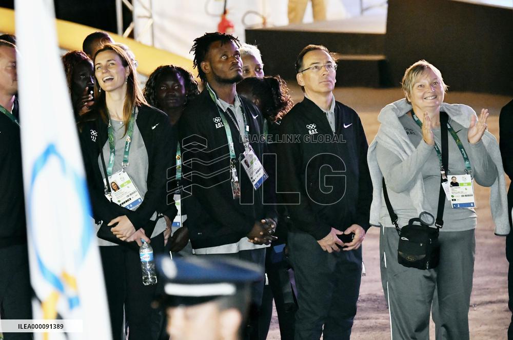 Refugee Olympic Team welcomed at athletes village