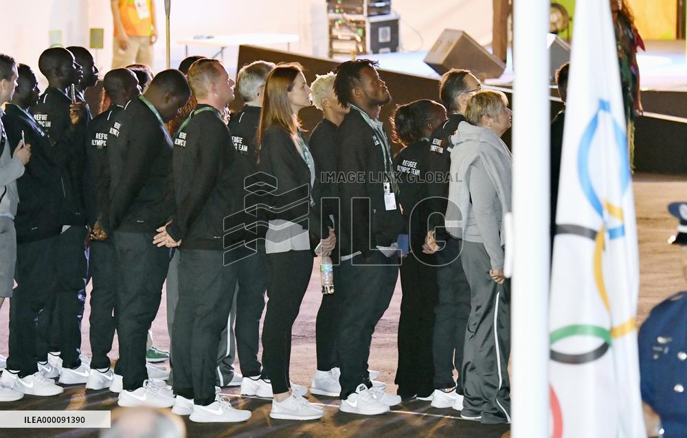 Refugee Olympic Team welcomed at athletes village
