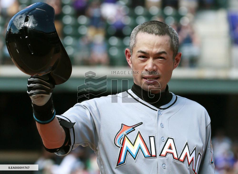 Ichiro Suzuki joins 3,000-hit club
