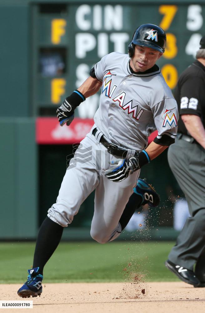 Ichiro Suzuki joins 3,000-hit club