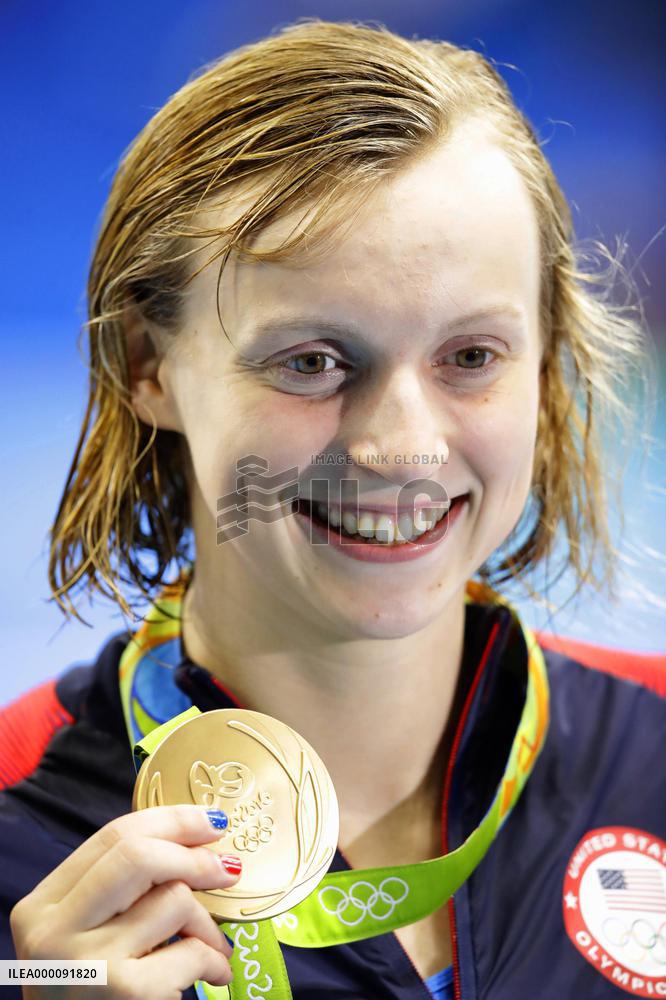 Ledecky wins gold medal in 400-meter free style