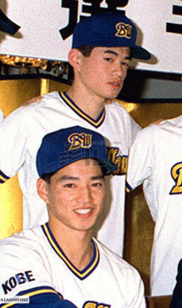 Ichiro Suzuki joins 3,000-hit club