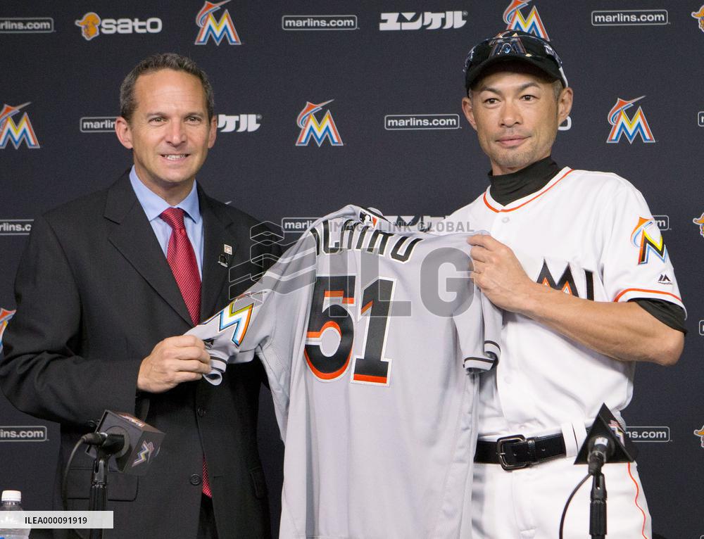 Ichiro donates uniform to Hall of Fame Museum
