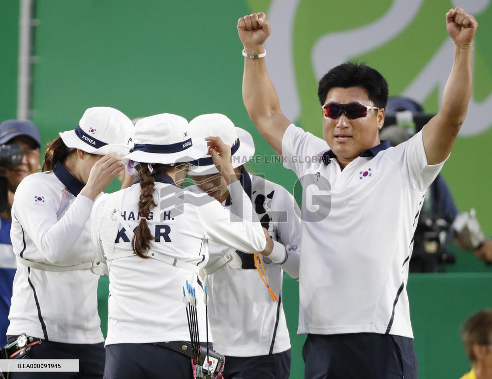 Olympic scenes: Angry coach?