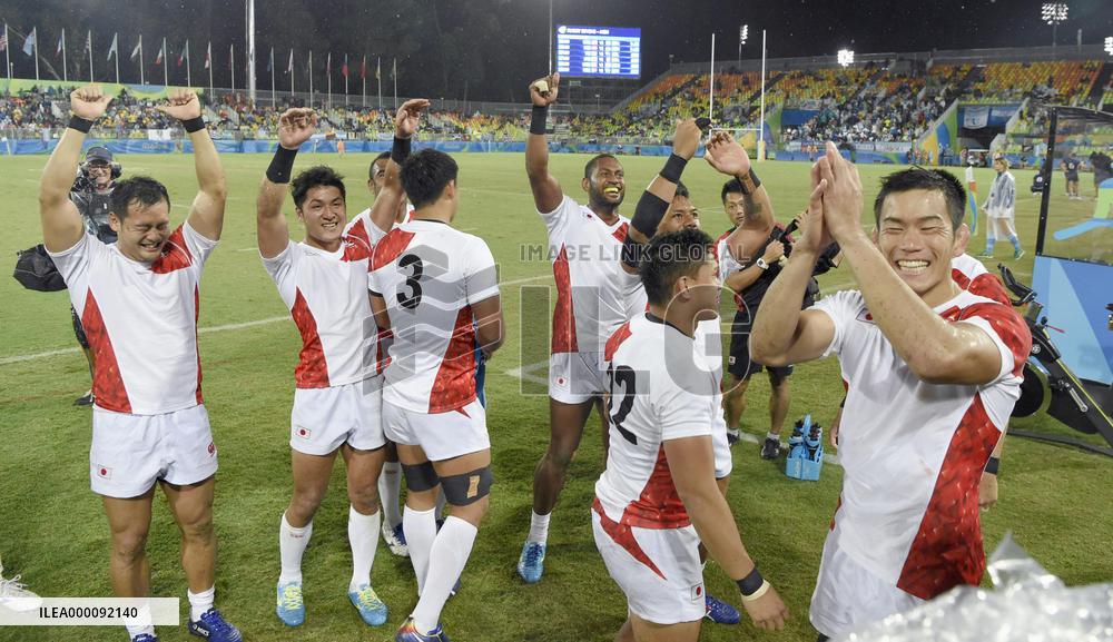 Olympics: Japan celebrate win over France in men's rugby sevens