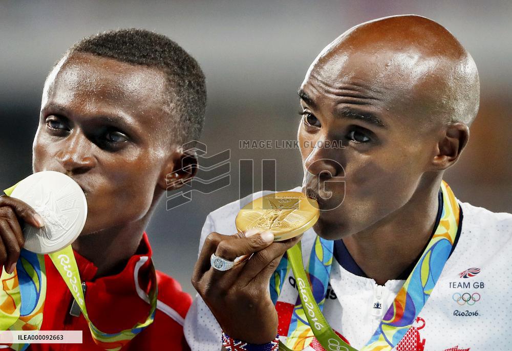 Olympics: Farah wins men's 10,000