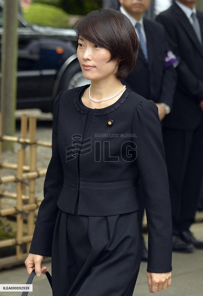 2 Cabinet ministers visit Yasukuni