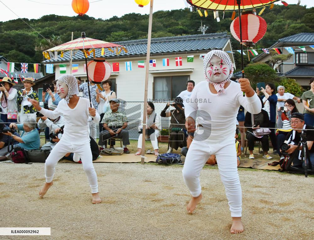 Children perform "fox dance"
