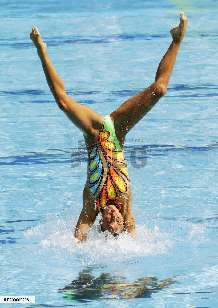Japanese pair advances into synchronized swimming final
