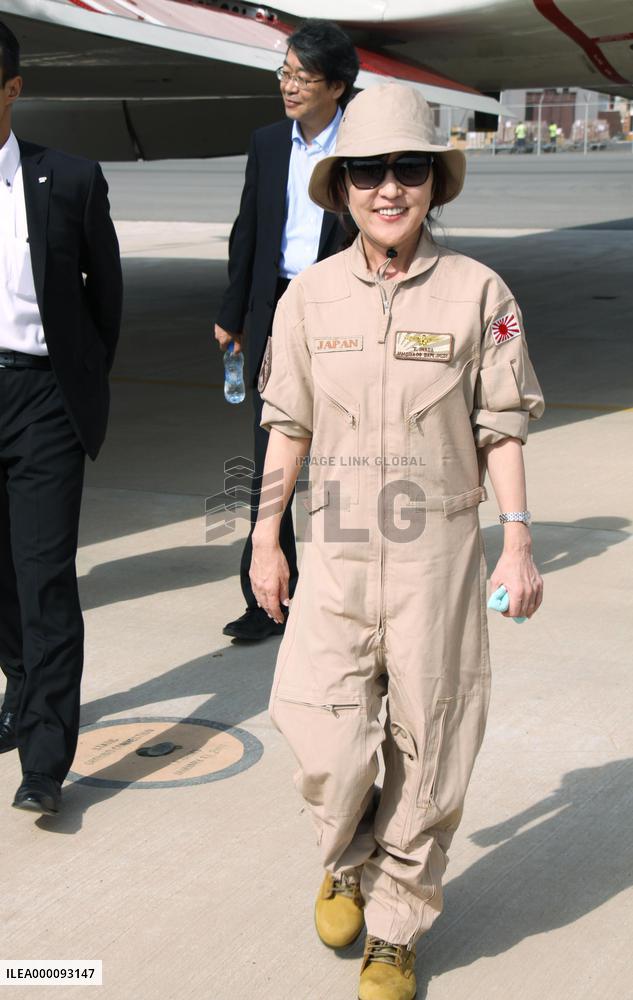 Defense chief inspects MSDF antipiracy operations off Somalia