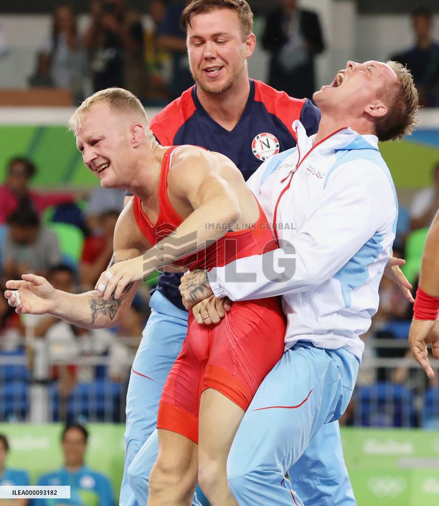 Olympic scenes: Joyous wrestling medalist coach