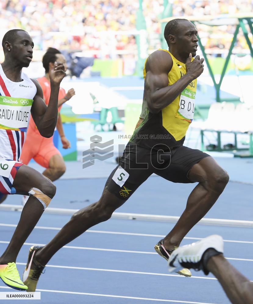 Olympics: Bolt cruises into 200 semifinals