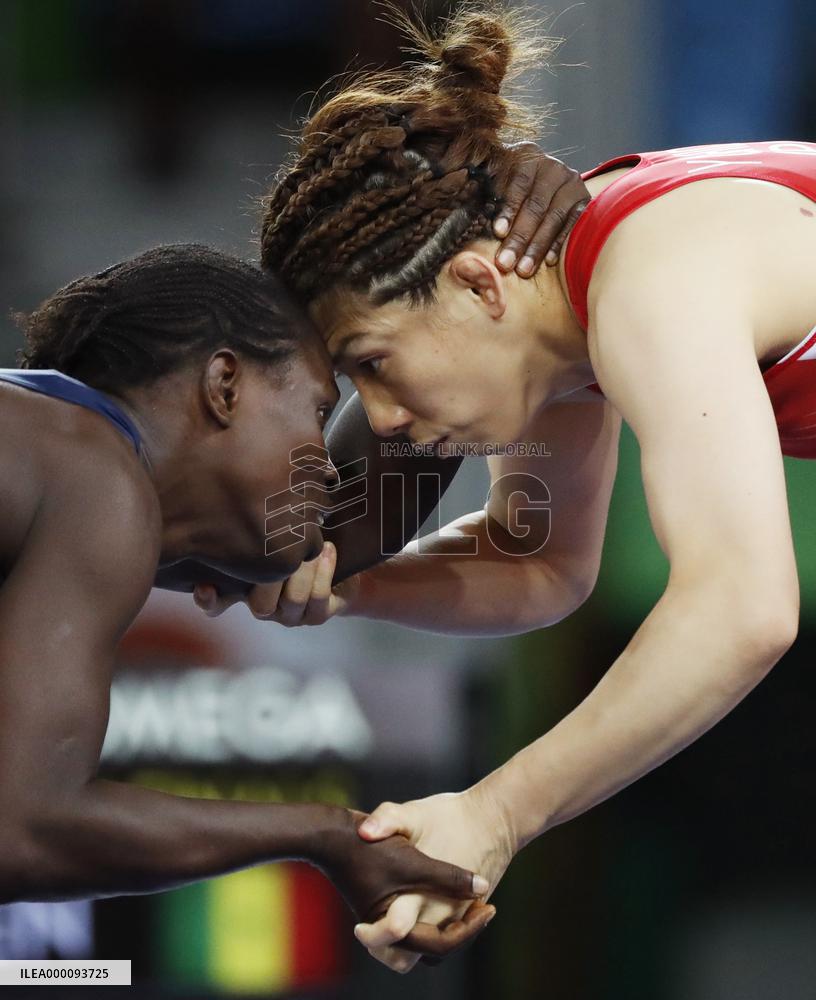 Japan's Yoshida advances to semifinal