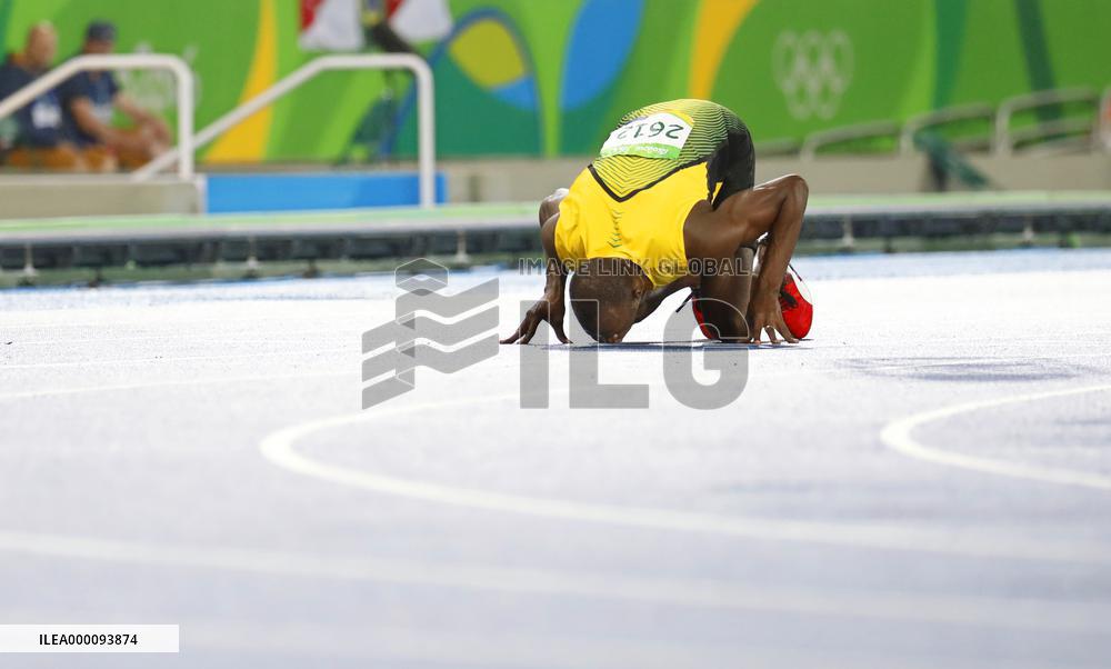 Olympics: Bolt celebrates 200m gold