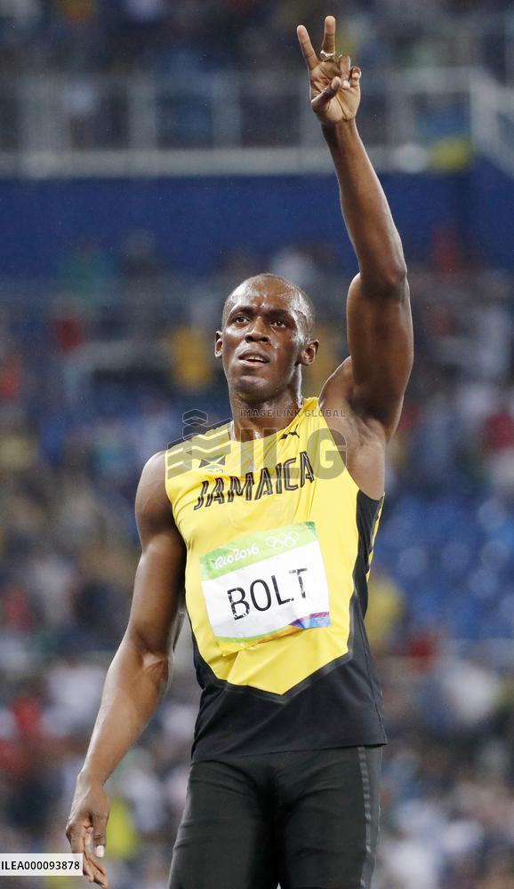 Olympics: Bolt celebrates 200m gold