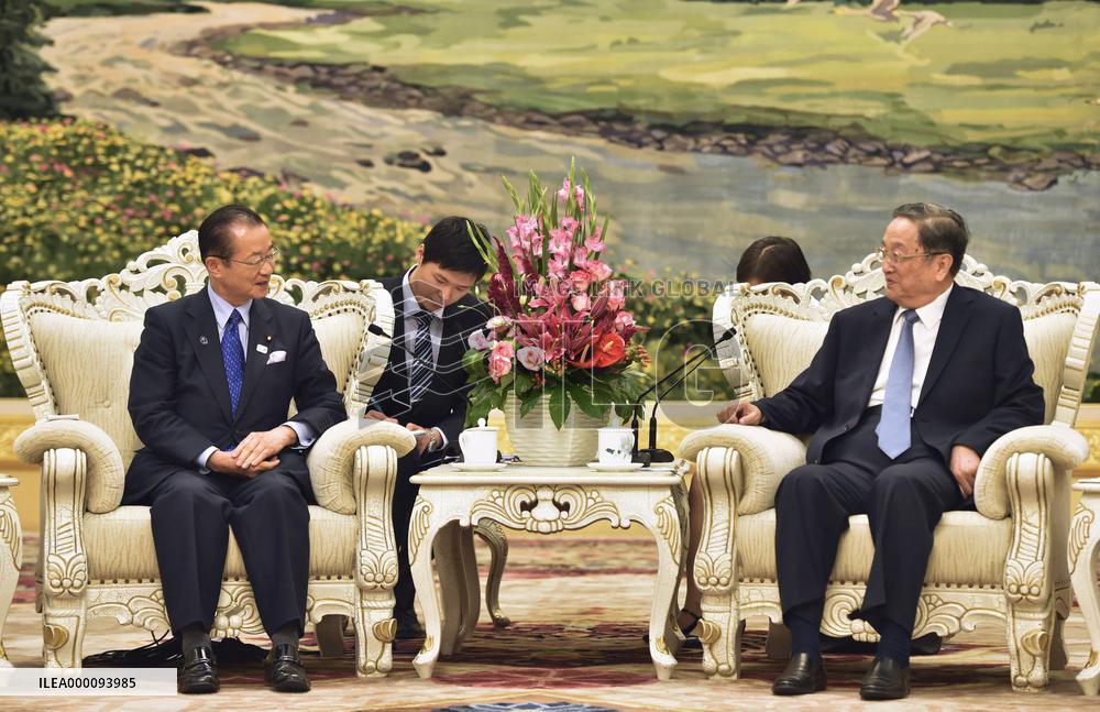 Japanese lawmaker meets China's No. 4 leader