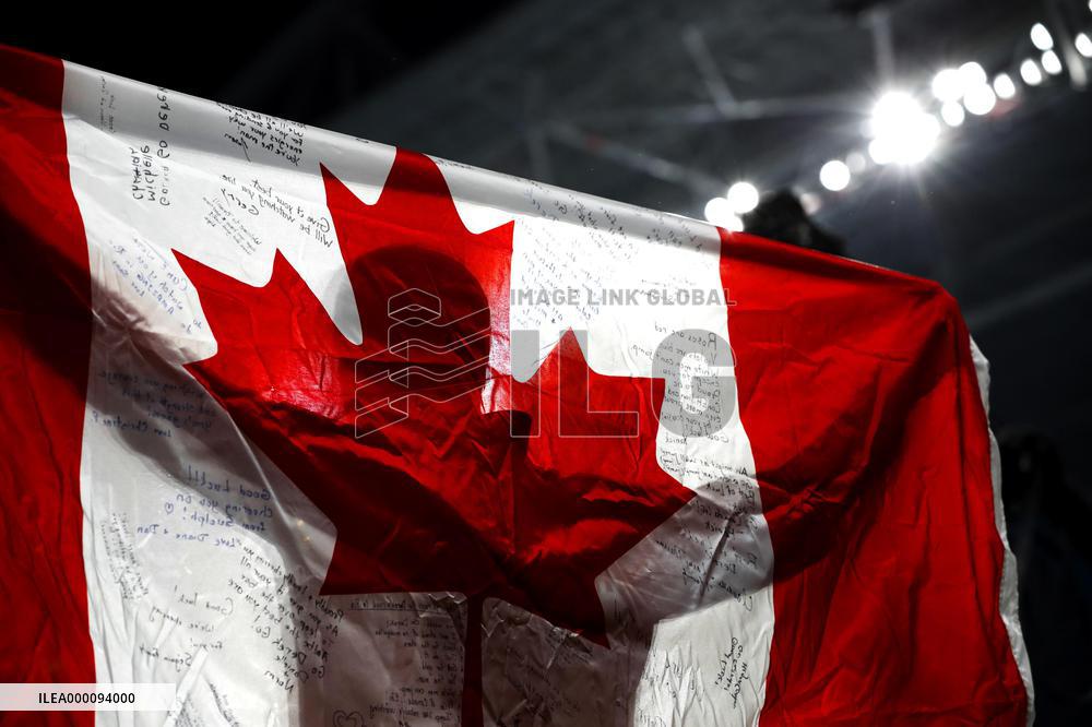 Olympic scenes: Many messages on gold medalist's flag