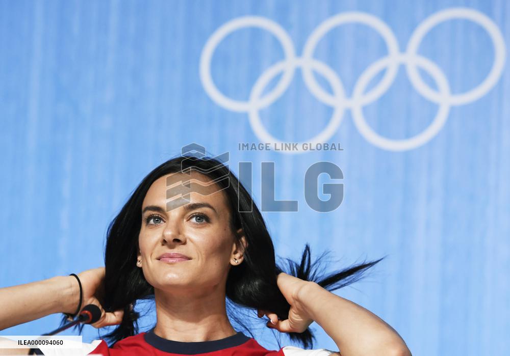 Olympics: Isinbayeva announces retirement